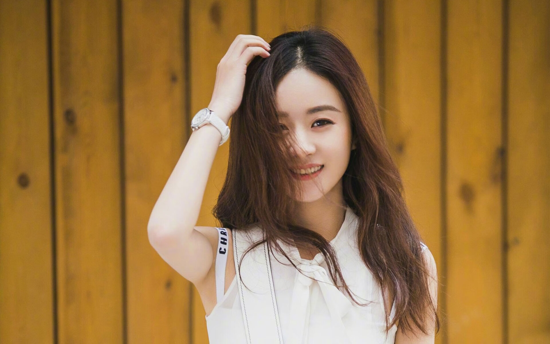 詹姆斯亲手为队友庆生氛围温馨感人，詹姆斯庆祝动作视频无水印